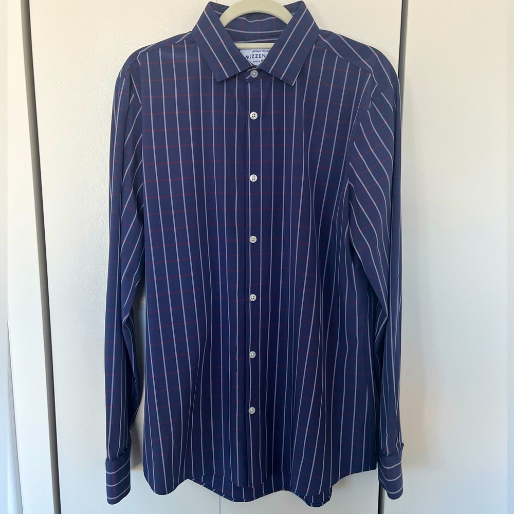 Mizzen + Main - Large Trim Fit long sleeve button down shirt.